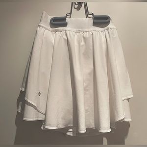selling a never worn, brand new lululemon white tennis skirt.